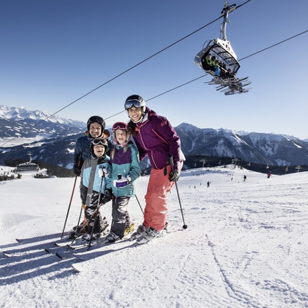 Spaß für die ganze Familie auf den Skipisten von Flachau © Flachau Tourismus