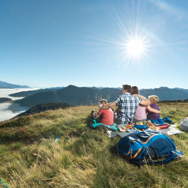 Entdecken Sie gemeinsam mit Ihrer Familie die Flachauer Bergwelt im Sommer © Flachau Tourismus
